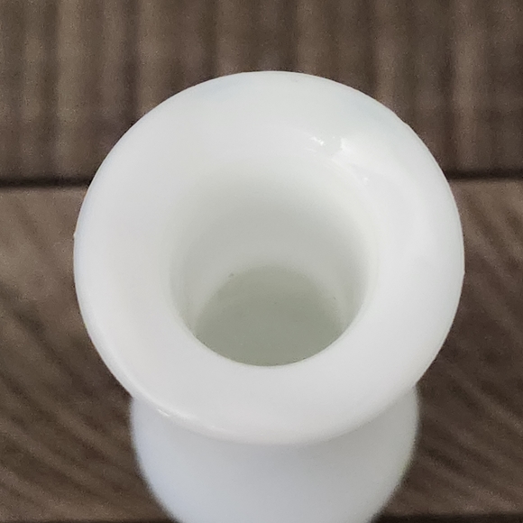 Vintage White Milk Glass Bud Vase Beehive Mark - Picture 3 of 6